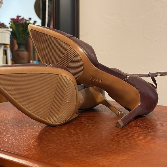 Naturalizer Plum Heels - Picture 3 of 3